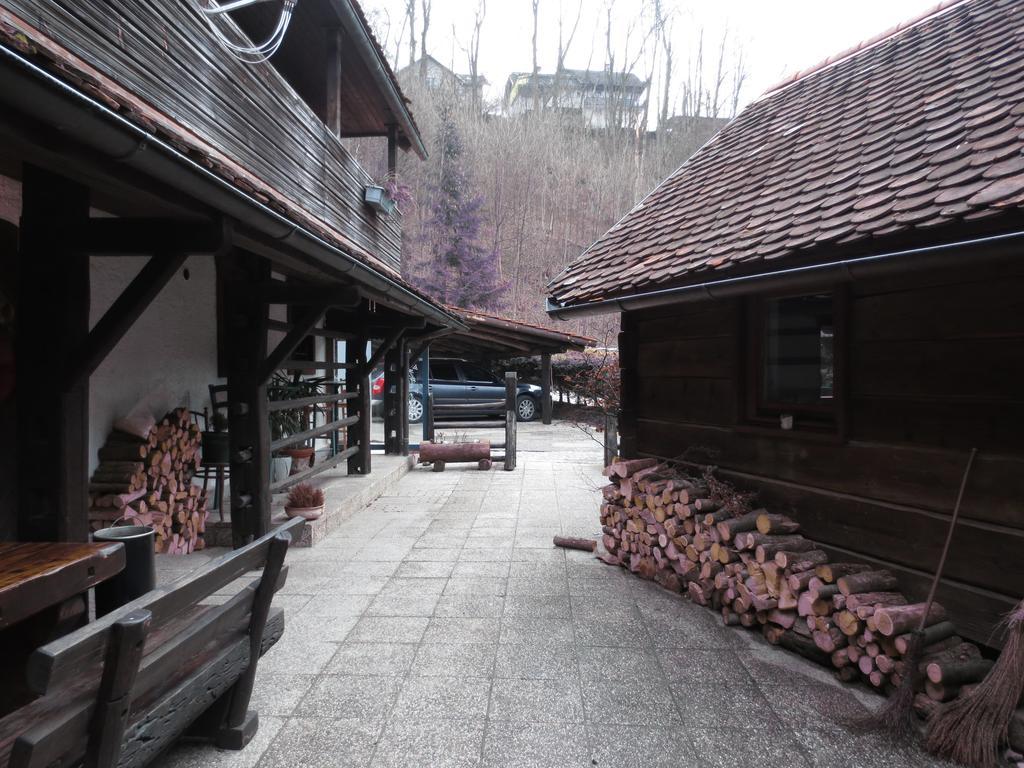 Gostisce Smuk Hotel Križe Eksteriør billede
