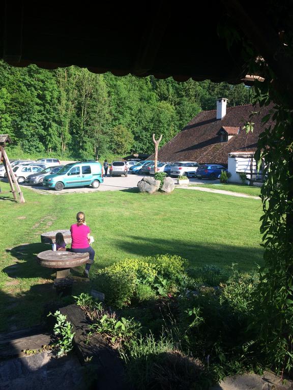 Gostisce Smuk Hotel Križe Eksteriør billede